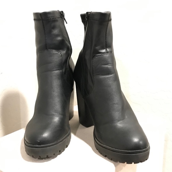 Steve Madden
Ever Platform Heel Booties - Picture 6 of 9